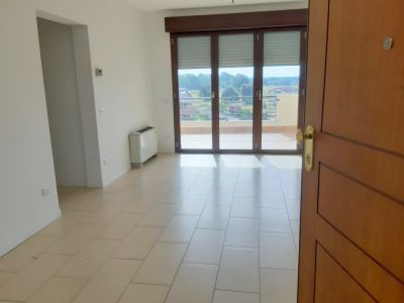 Tipologia Immobile: appartamento Provincia: roma Comune: roma Località: infernetto Indirizzo: Via Salorno