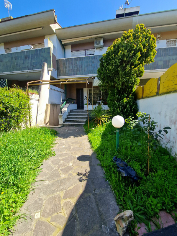 Tipologia Immobile: villa / indipendente / semi indipendente Provincia: roma Comune: anzio Località: lavinio poggio Indirizzo: Via Sesamo
