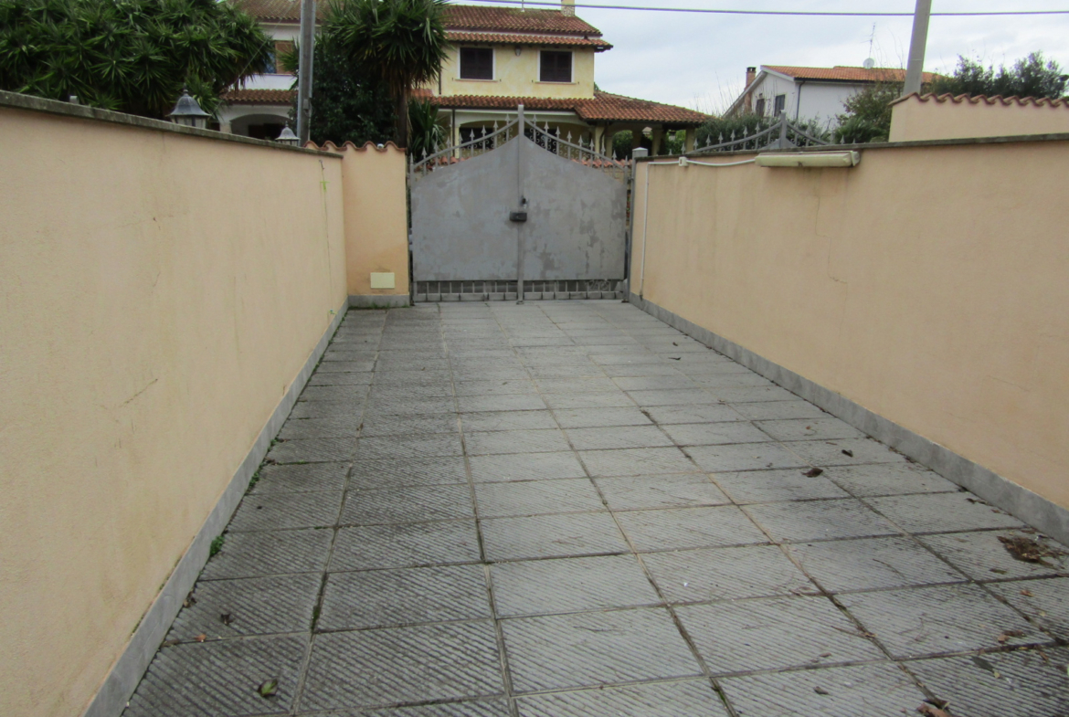 Tipologia Immobile: appartamento Provincia: roma Comune: ardea Località: tor san lorenzo Indirizzo: Via Pavia