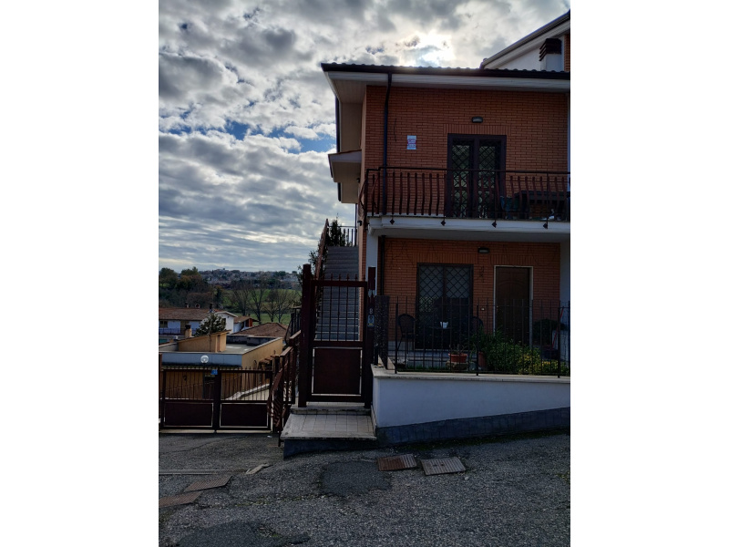 Tipologia Immobile: appartamento Provincia: roma Comune: fonte nuova Località: santa lucia Indirizzo: Via Piemonte