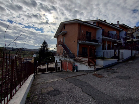Tipologia Immobile: appartamento Provincia: roma Comune: fonte nuova Località: santa lucia Indirizzo: Via Piemonte