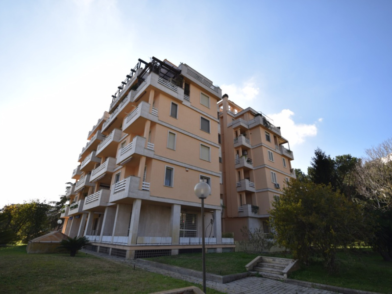 Tipologia Immobile: appartamento uso ufficio Provincia: roma Comune: roma Località: torrino Indirizzo: Viale Città d'Europa