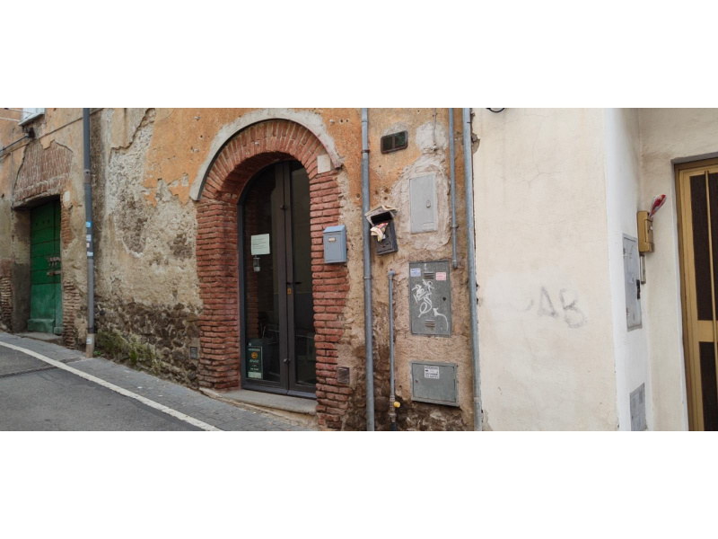 Tipologia Immobile: negozio Provincia: roma Comune: genzano di roma Località:  Indirizzo: Via Ercole Imbastari