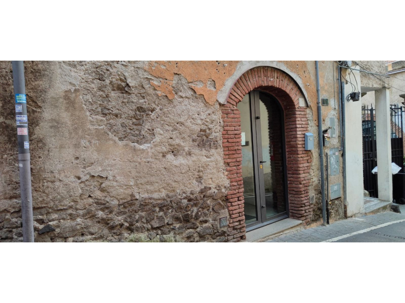 Tipologia Immobile: negozio Provincia: roma Comune: genzano di roma Località:  Indirizzo: Via Ercole Imbastari