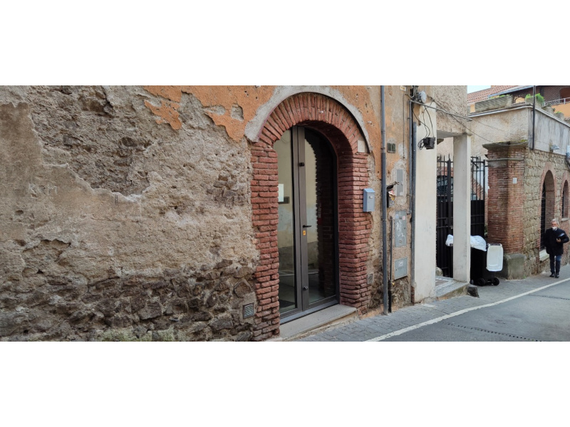 Tipologia Immobile: negozio Provincia: roma Comune: genzano di roma Località:  Indirizzo: Via Ercole Imbastari