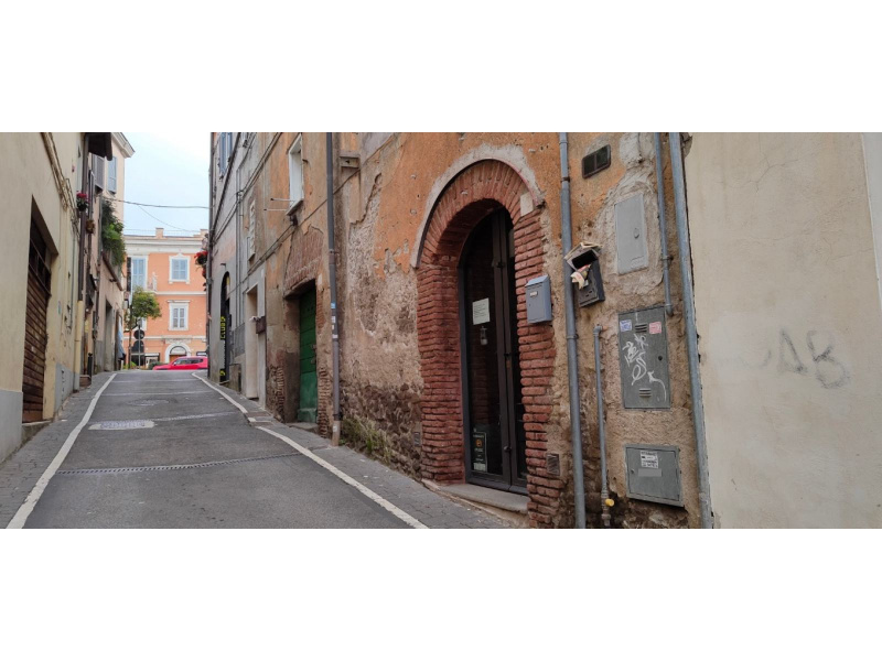 Tipologia Immobile: negozio Provincia: roma Comune: genzano di roma Località:  Indirizzo: Via Ercole Imbastari