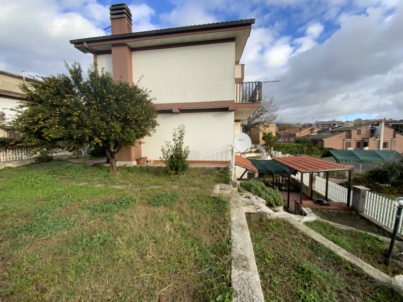 Tipologia Immobile: villa / indipendente / semi indipendente Provincia: roma Comune: genzano di roma Località:  Indirizzo: Via San Carlino