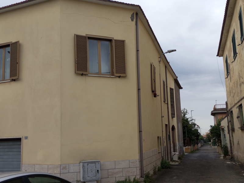 Tipologia Immobile: palazzo/terratetto Provincia: roma Comune: albano laziale Località: cecchina Indirizzo: Vicolo Colle Nasone