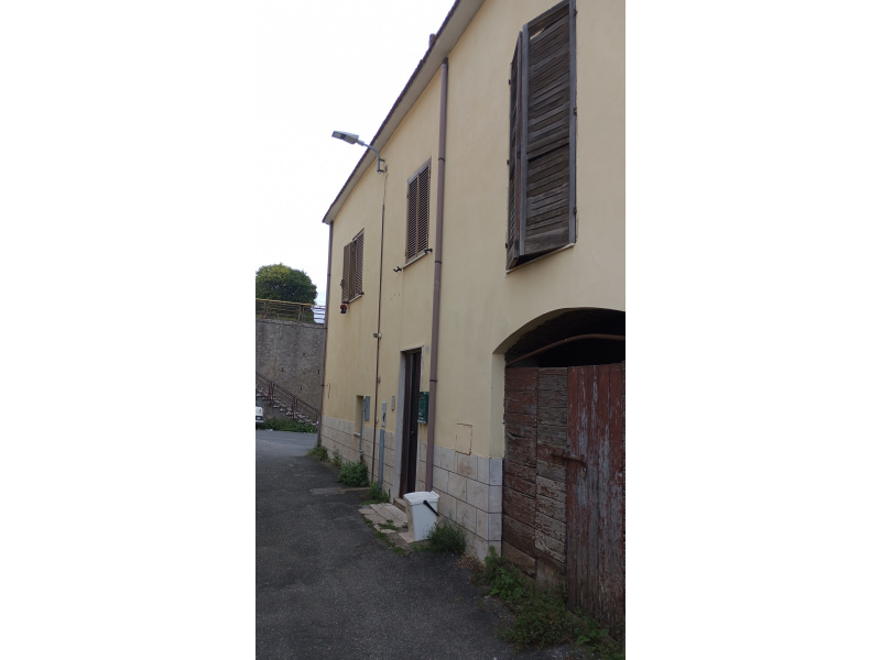 Tipologia Immobile: palazzo/terratetto Provincia: roma Comune: albano laziale Località: cecchina Indirizzo: Vicolo Colle Nasone