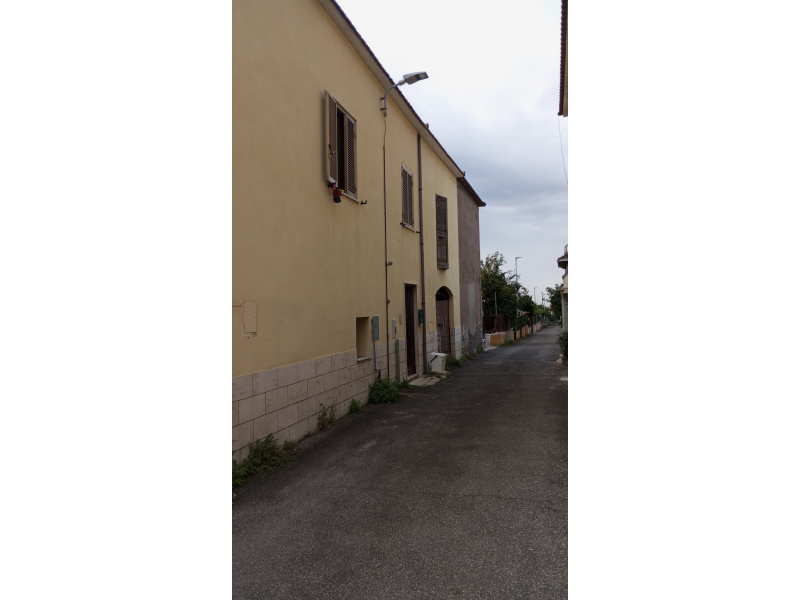 Tipologia Immobile: palazzo/terratetto Provincia: roma Comune: albano laziale Località: cecchina Indirizzo: Vicolo Colle Nasone