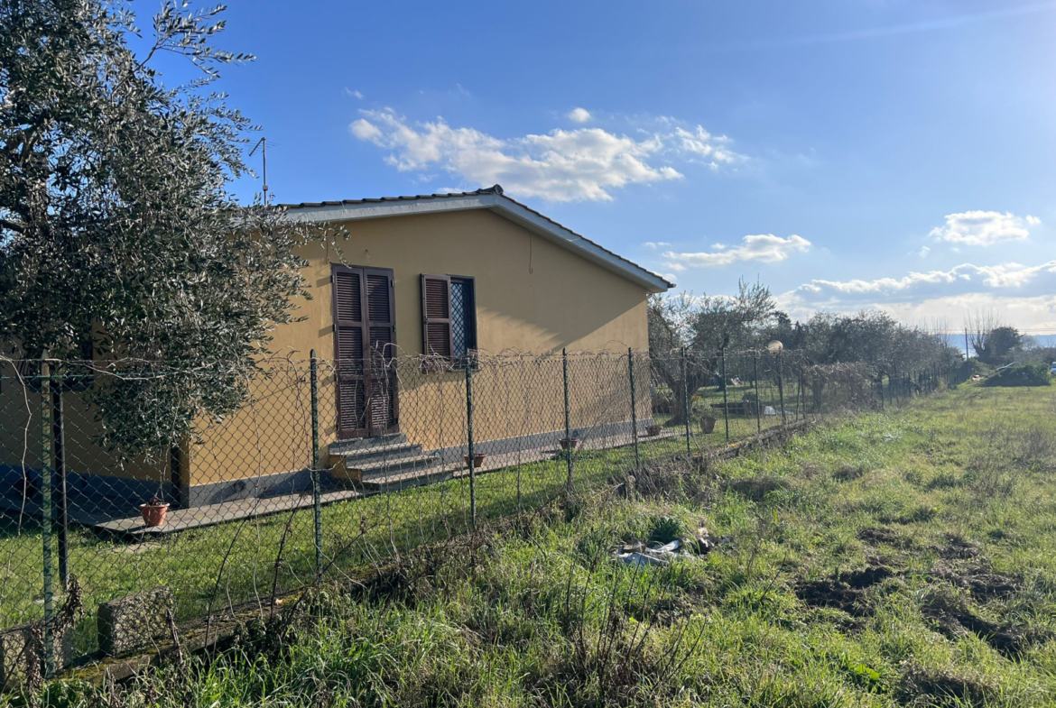 Tipologia Immobile: villa / indipendente / semi indipendente Provincia: roma Comune: trevignano romano Località:  Indirizzo: Via Ticino