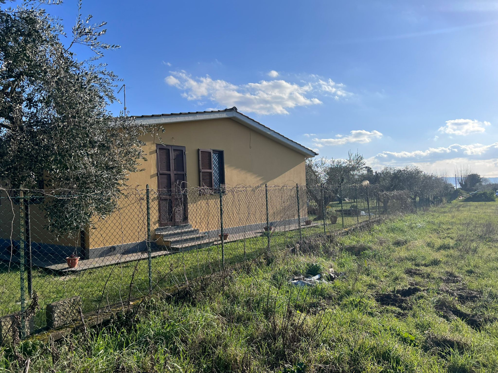 Tipologia Immobile: villa / indipendente / semi indipendente Provincia: roma Comune: trevignano romano Località:  Indirizzo: Via Ticino