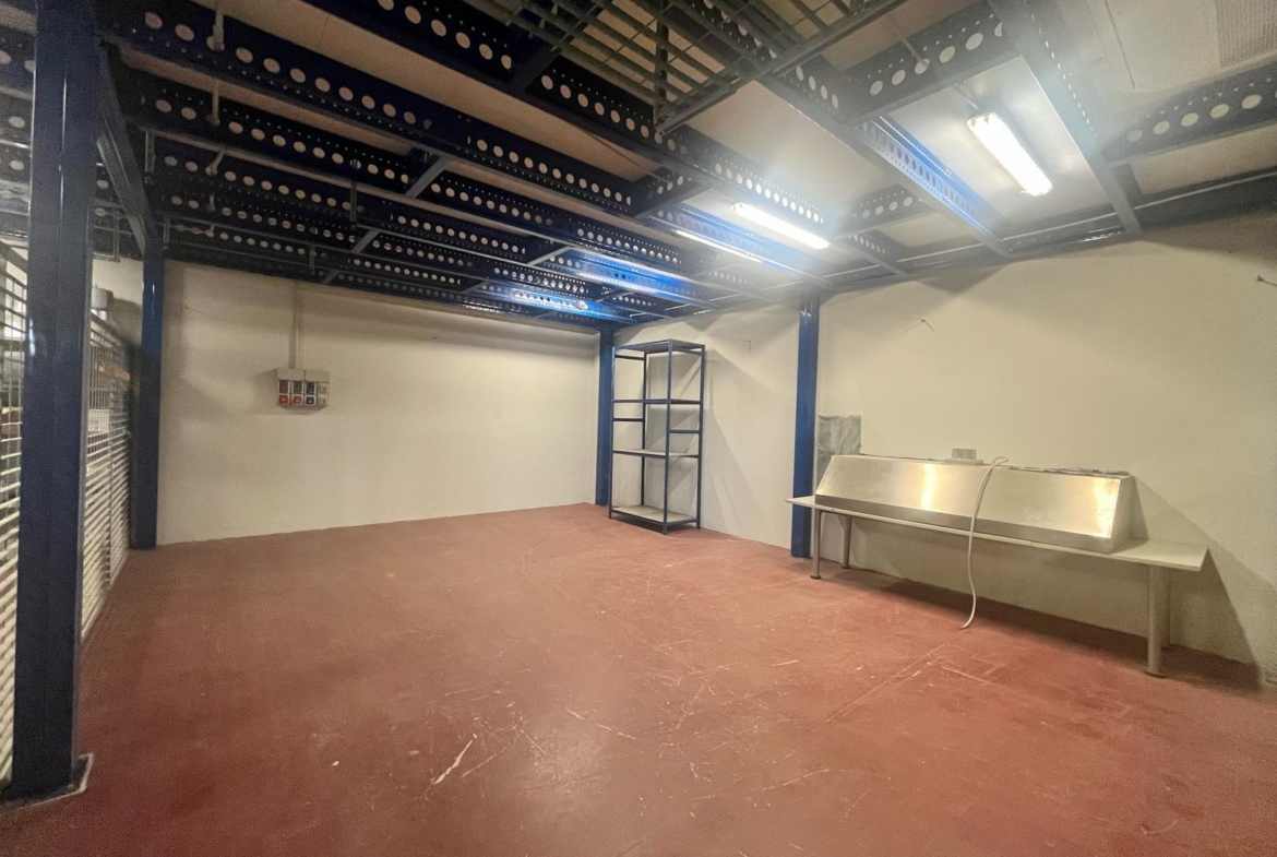 Tipologia Immobile: appartamento uso ufficio Provincia: roma Comune: roma Località: case rosse - sette camini Indirizzo: Via Giacomo Peroni