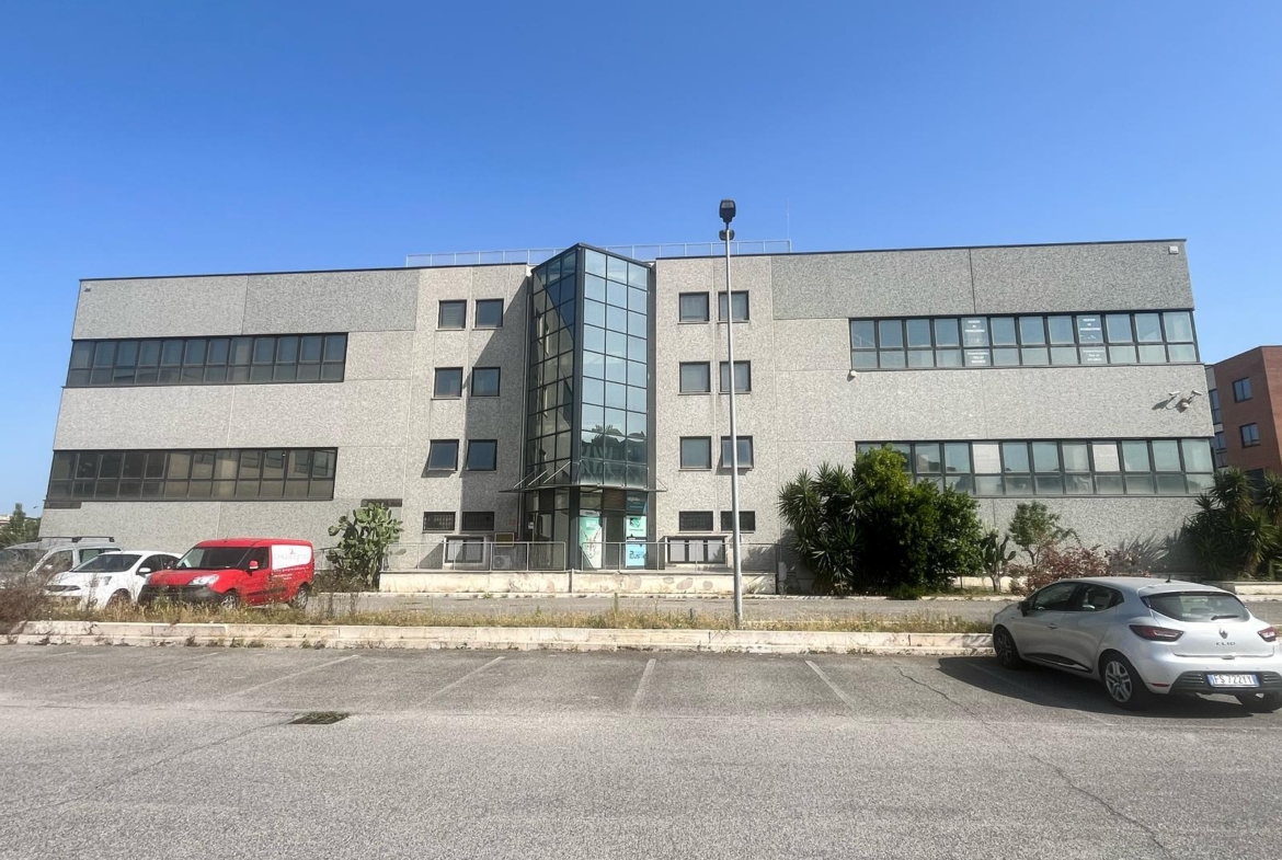 Tipologia Immobile: appartamento uso ufficio Provincia: roma Comune: roma Località: case rosse - sette camini Indirizzo: Via Giacomo Peroni