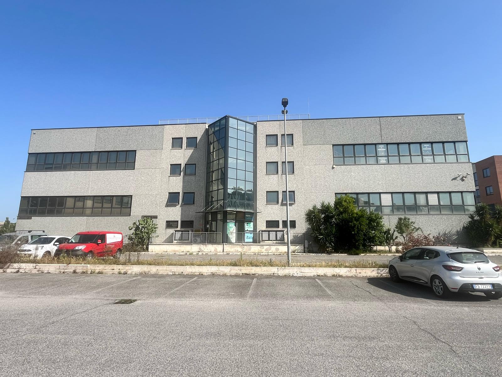 Tipologia Immobile: appartamento uso ufficio Provincia: roma Comune: roma Località: case rosse - sette camini Indirizzo: Via Giacomo Peroni