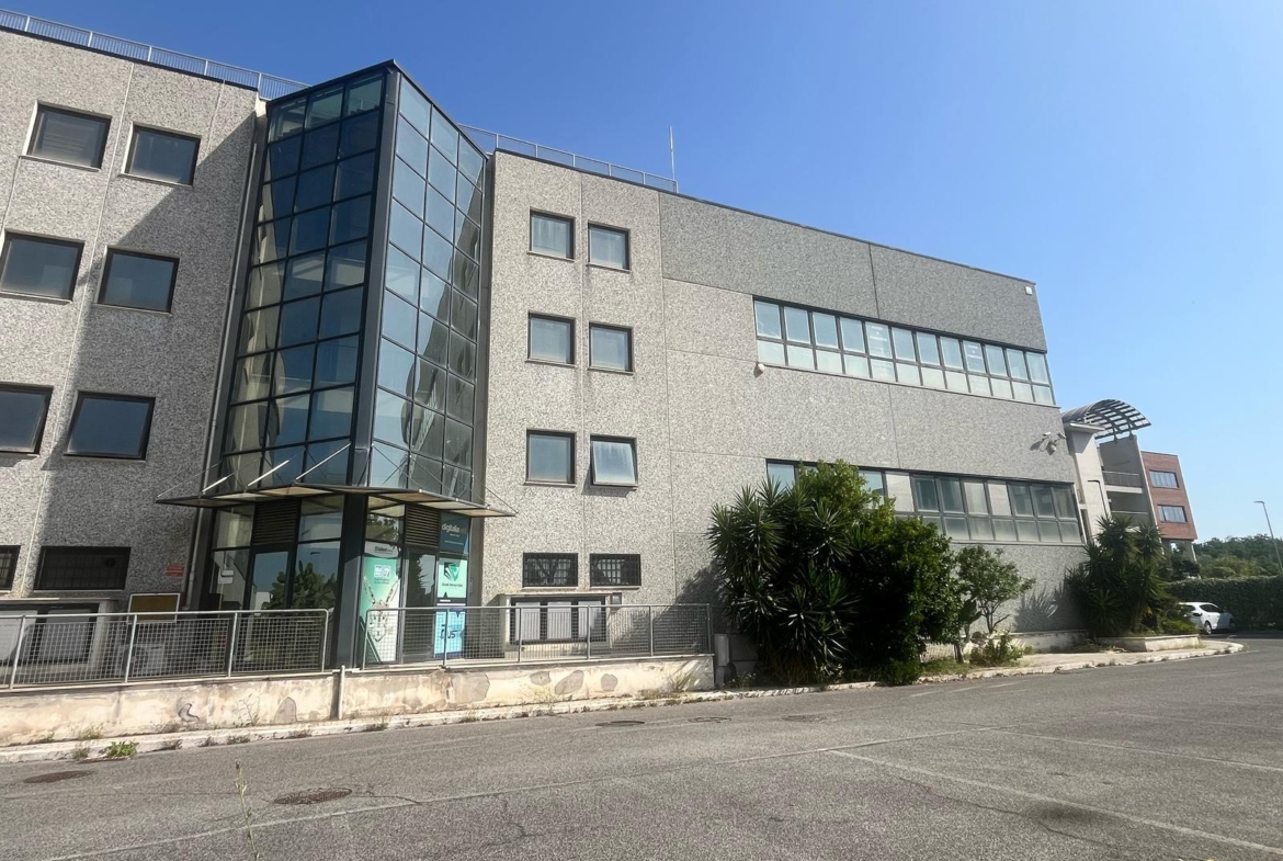 Tipologia Immobile: appartamento uso ufficio Provincia: roma Comune: roma Località: case rosse - sette camini Indirizzo: Via Giacomo Peroni