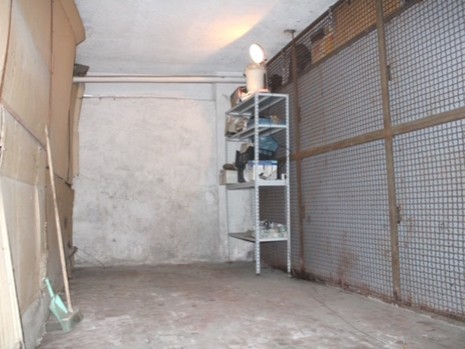 Tipologia Immobile: garage / autorimessa Provincia: roma Comune: guidonia montecelio Località: guidonia Indirizzo: Via Antonio Locatelli