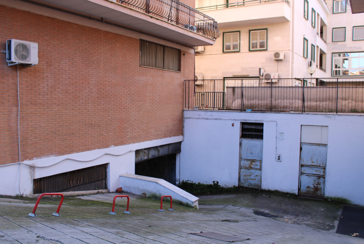 Tipologia Immobile: garage / autorimessa Provincia: roma Comune: guidonia montecelio Località: guidonia Indirizzo: Via Antonio Locatelli