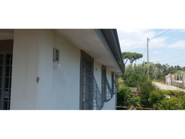 Tipologia Immobile: villa / indipendente / semi indipendente Provincia: latina Comune: aprilia Località: fossignano Indirizzo: Via Le Salzare