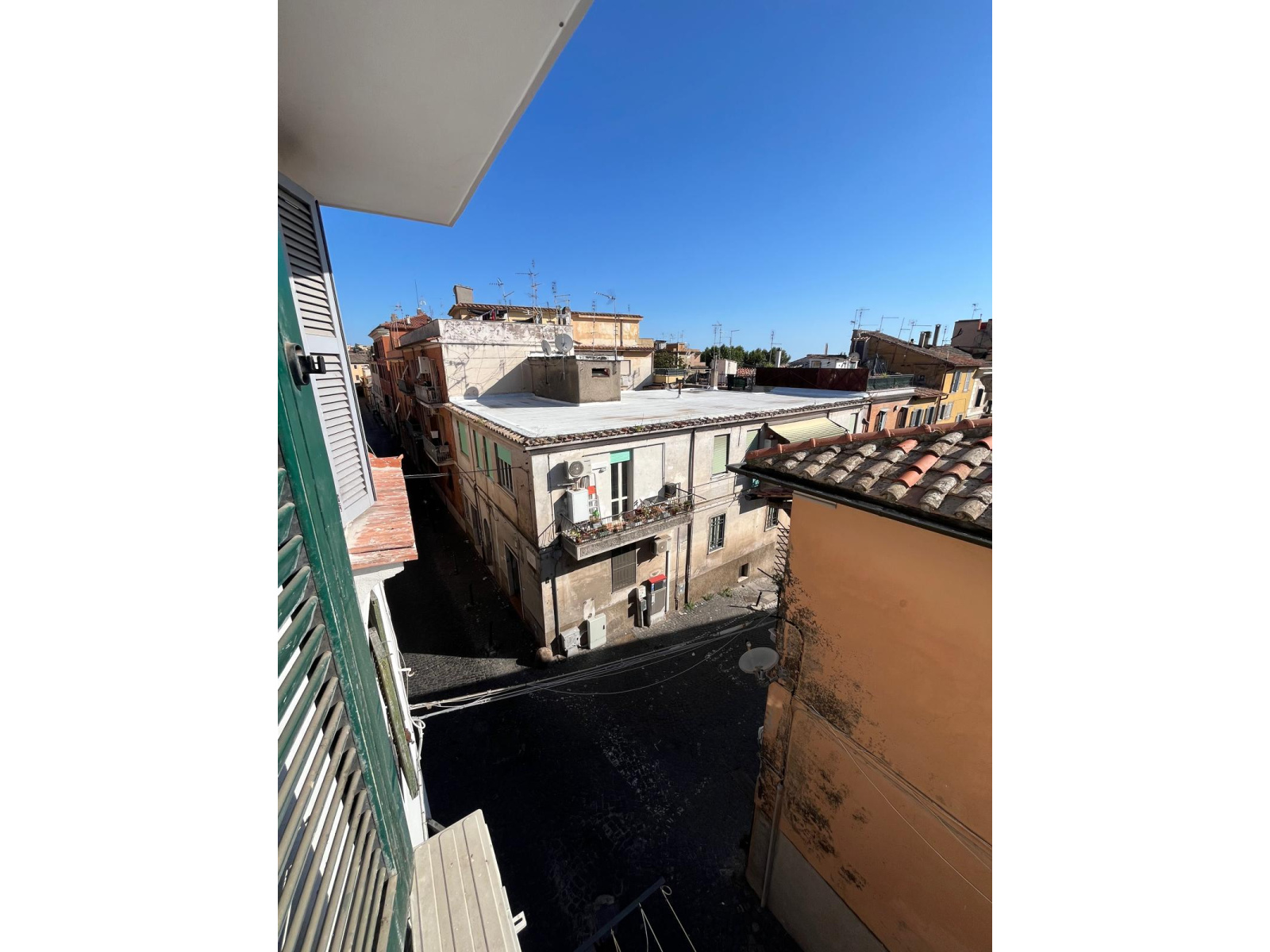 Tipologia Immobile: appartamento Provincia: roma Comune: albano laziale Località: centro urbano Indirizzo: Via Piano delle Grazie