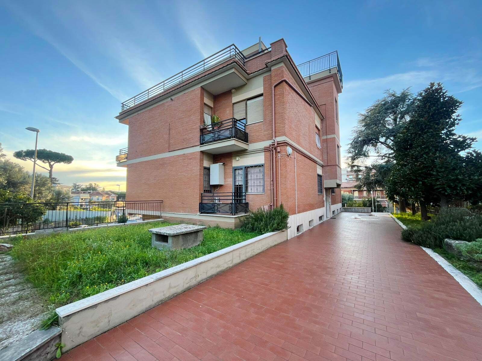 Tipologia Immobile: appartamento Provincia: roma Comune: albano laziale Località: centro urbano Indirizzo: Via Francia
