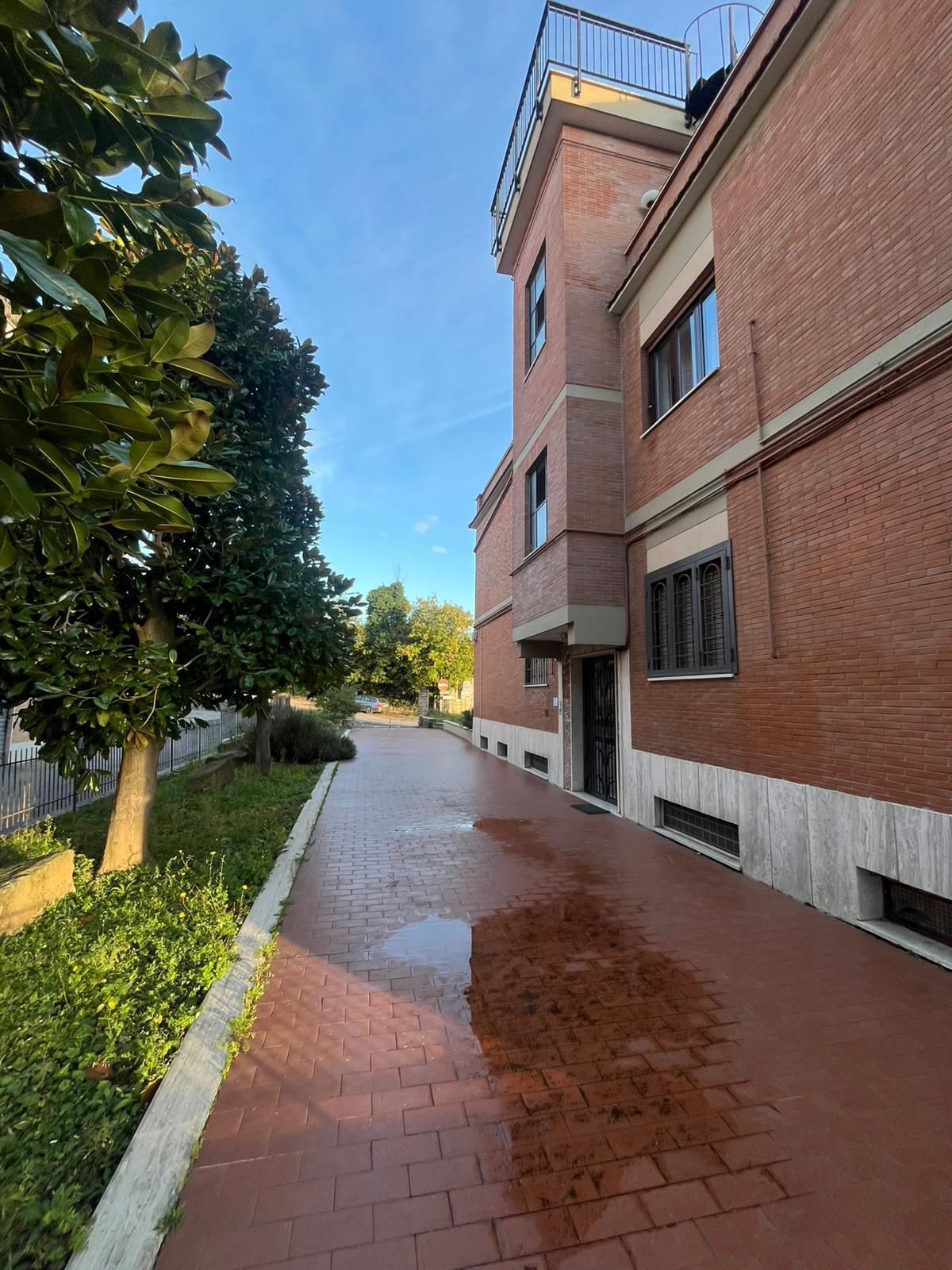 Tipologia Immobile: appartamento Provincia: roma Comune: albano laziale Località: centro urbano Indirizzo: Via Francia