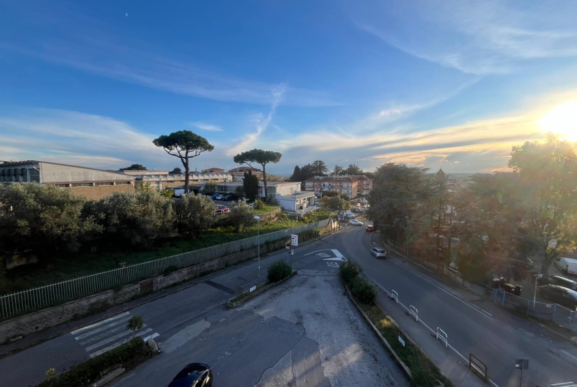 Tipologia Immobile: appartamento Provincia: roma Comune: albano laziale Località: centro urbano Indirizzo: Via Francia