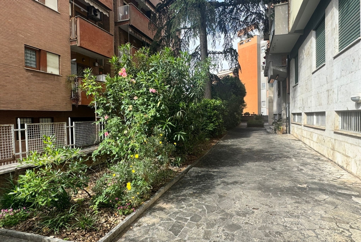Tipologia Immobile: appartamento Provincia: roma Comune: roma Località: jonio Indirizzo: Via Bisentina