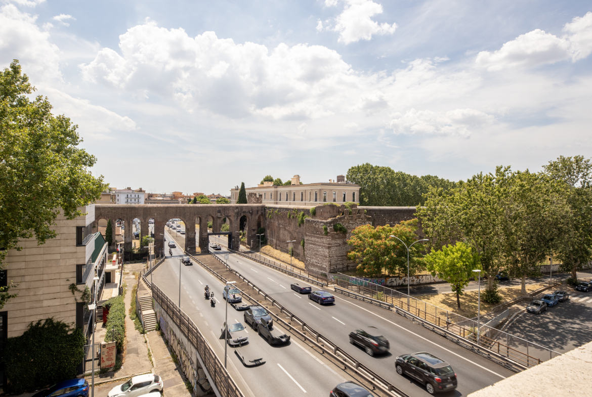 Tipologia Immobile: appartamento Provincia: roma Comune: roma Località: tuscolano appio claudio Indirizzo: Via degli Orti Variani