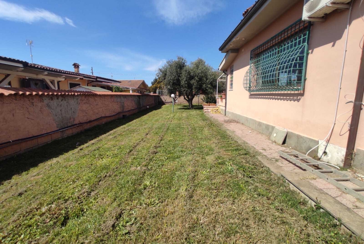 Tipologia Immobile: villa / indipendente / semi indipendente Provincia: roma Comune: ardea Località: tor san lorenzo Indirizzo: Via Garda