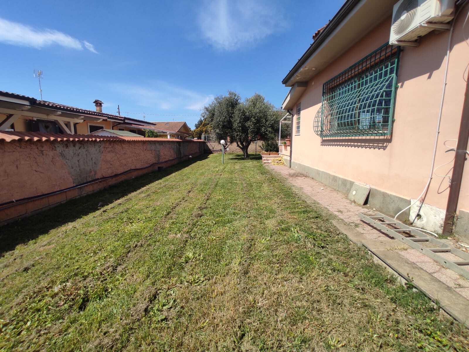 Tipologia Immobile: villa / indipendente / semi indipendente Provincia: roma Comune: ardea Località: tor san lorenzo Indirizzo: Via Garda
