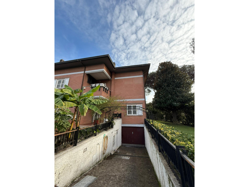 Tipologia Immobile: villa / indipendente / semi indipendente Provincia: roma Comune: roma Località: casal palocco Indirizzo: Via Parmenisco