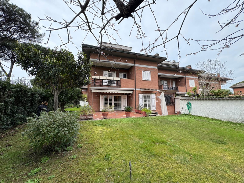 Tipologia Immobile: villa / indipendente / semi indipendente Provincia: roma Comune: roma Località: casal palocco Indirizzo: Via Parmenisco