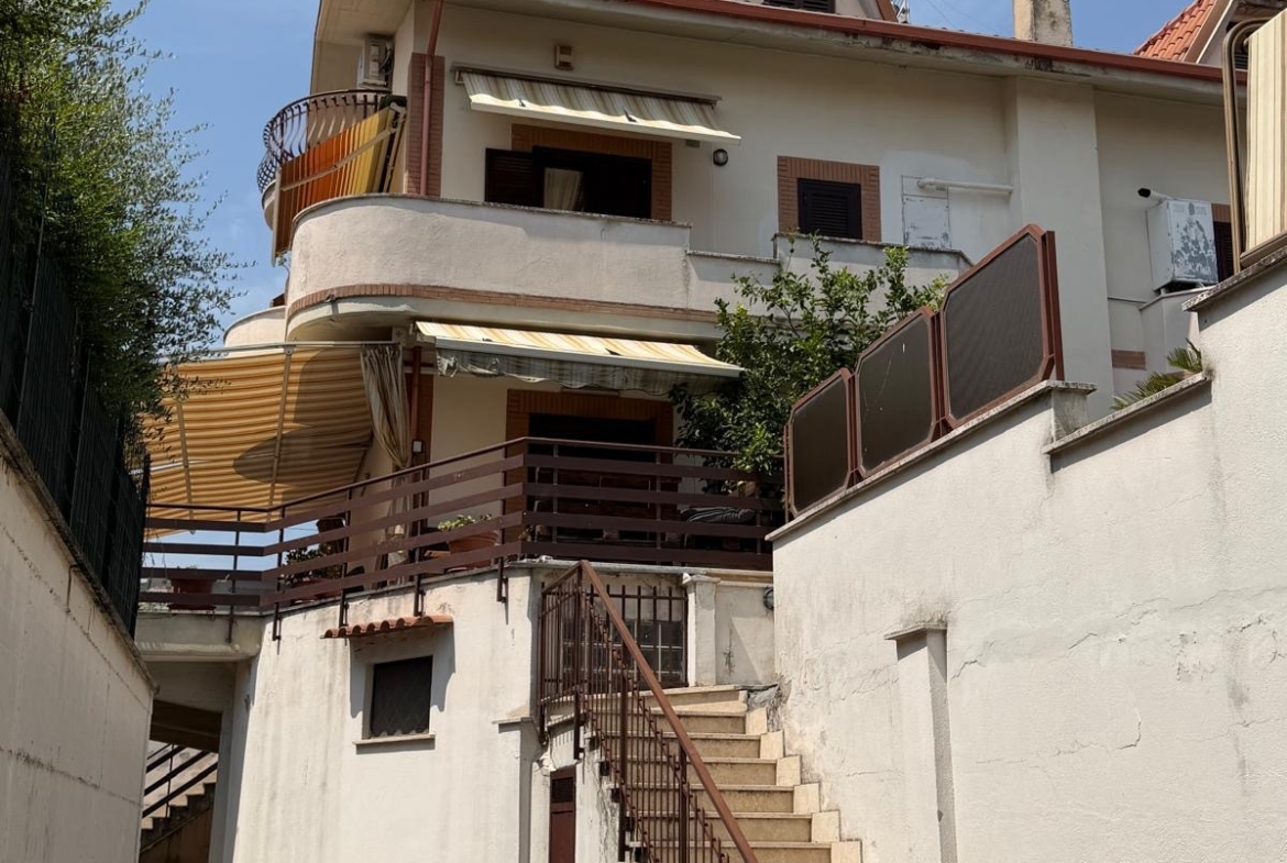 Tipologia Immobile: appartamento Provincia: roma Comune: fonte nuova Località: santa lucia Indirizzo: Via Campania