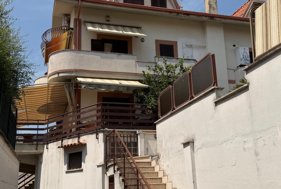 Tipologia Immobile: appartamento Provincia: roma Comune: fonte nuova Località: santa lucia Indirizzo: Via Campania