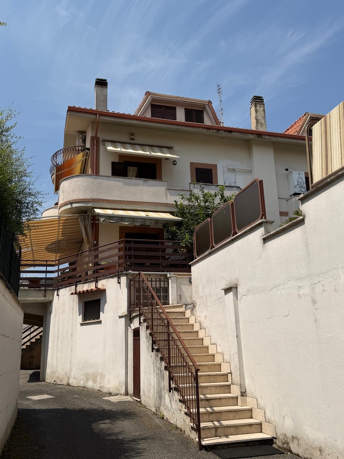 Tipologia Immobile: appartamento Provincia: roma Comune: fonte nuova Località: santa lucia Indirizzo: Via Campania