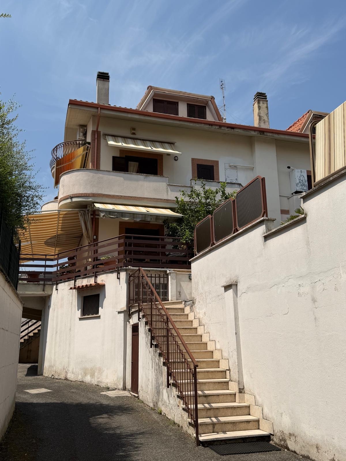 Tipologia Immobile: appartamento Provincia: roma Comune: fonte nuova Località: santa lucia Indirizzo: Via Campania