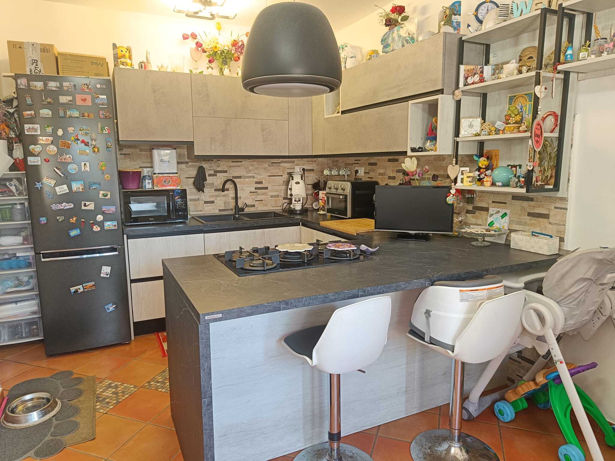 Tipologia Immobile: villa / indipendente / semi indipendente Provincia: roma Comune: anguillara sabazia Località:  Indirizzo: largo santo stefano