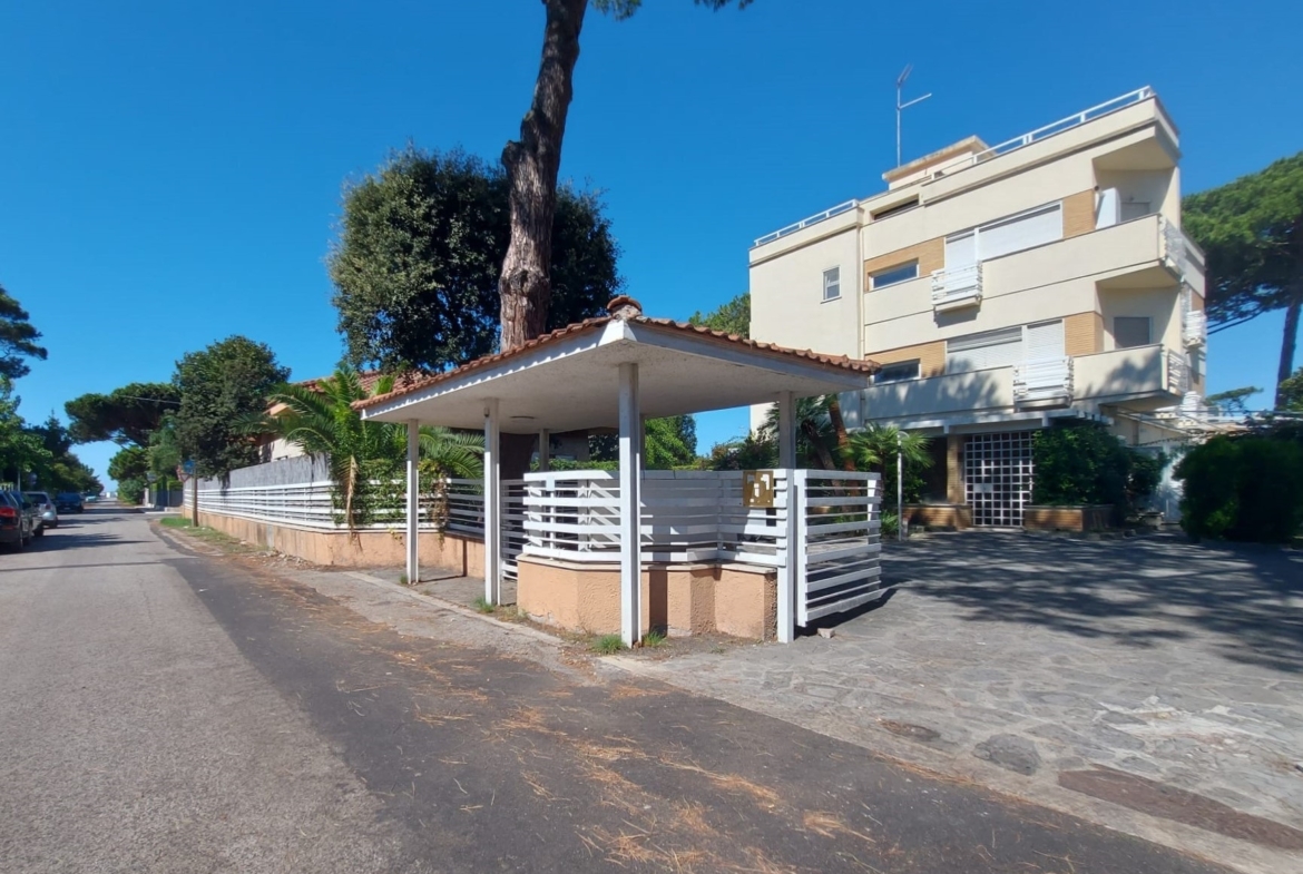 Tipologia Immobile: appartamento Provincia: roma Comune: fiumicino Località: centro Indirizzo: Via l'Ardenza