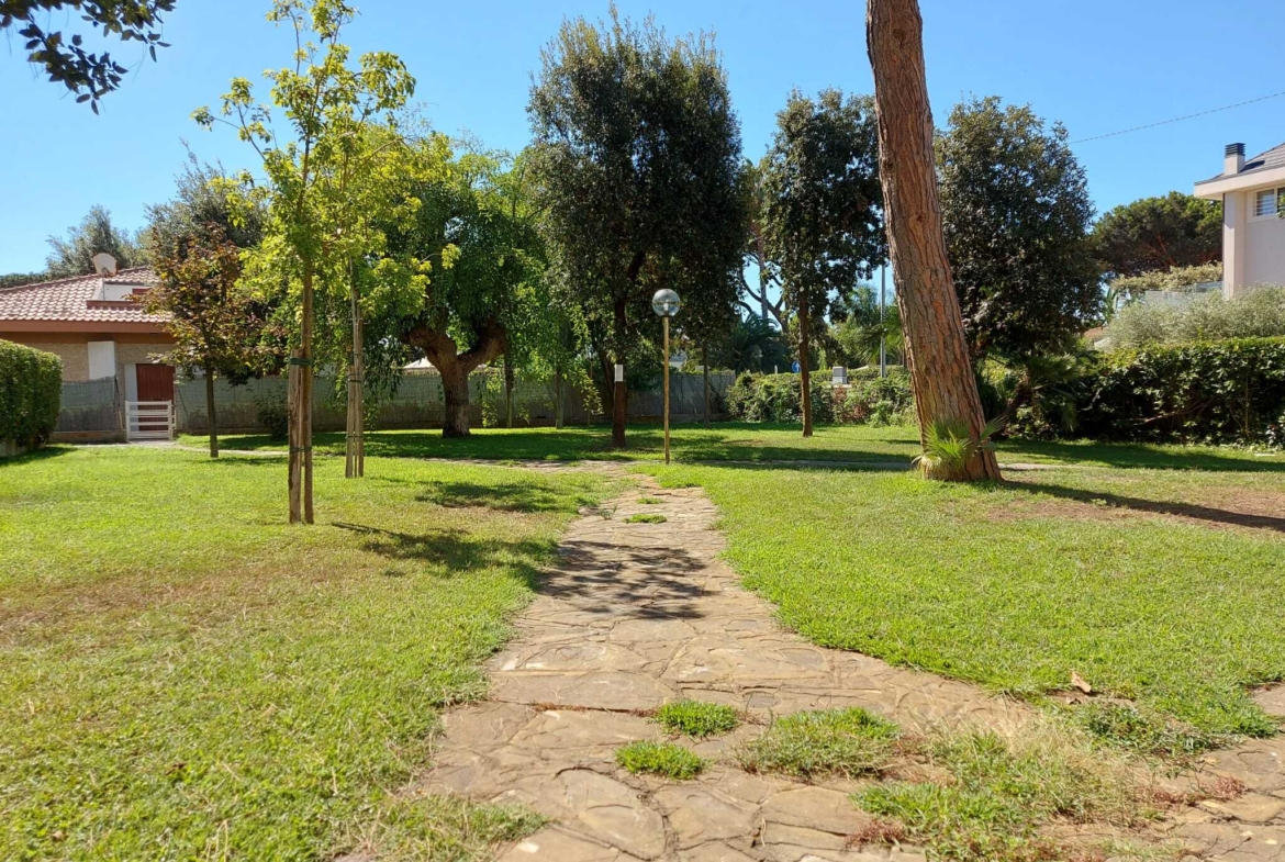 Tipologia Immobile: appartamento Provincia: roma Comune: fiumicino Località: centro Indirizzo: Via l'Ardenza