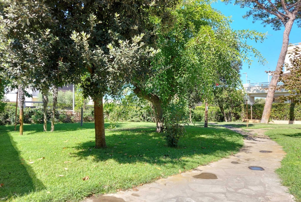 Tipologia Immobile: appartamento Provincia: roma Comune: fiumicino Località: centro Indirizzo: Via l'Ardenza
