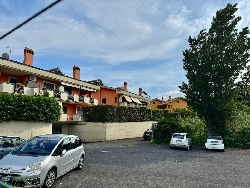 Tipologia Immobile: appartamento Provincia: roma Comune: rocca di papa Località:  Indirizzo: Via delle Querce