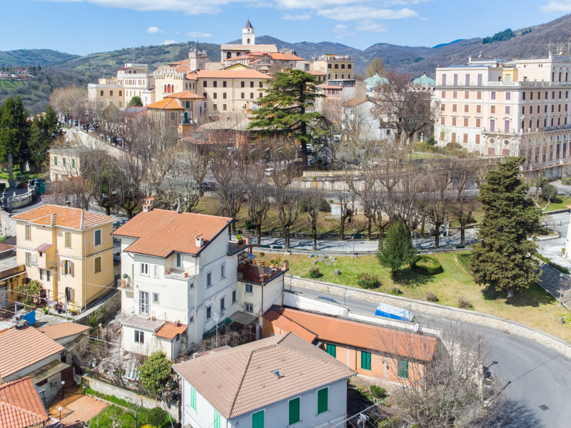 Tipologia Immobile: palazzo/terratetto Provincia: frosinone Comune: fiuggi Località:  Indirizzo: Via Vecchia Fiuggi