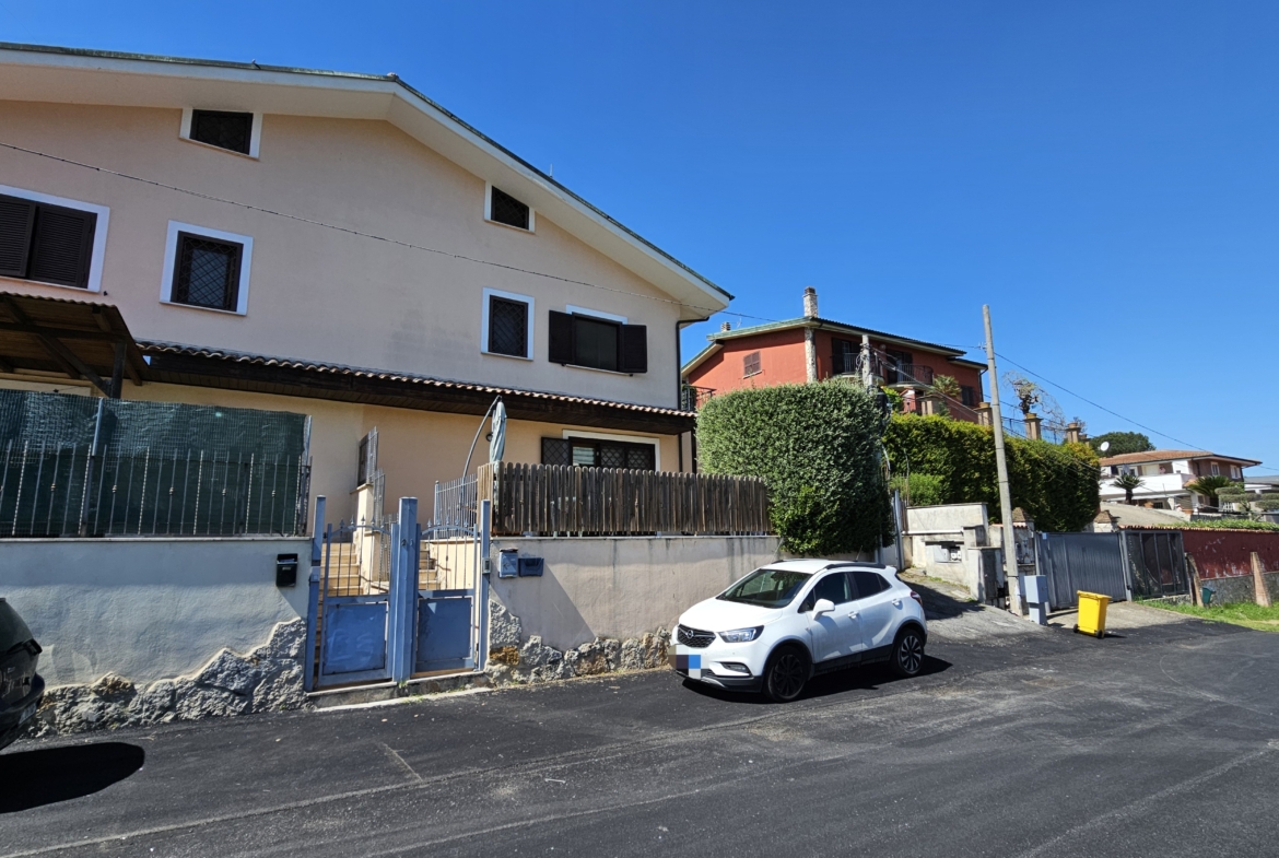 Tipologia Immobile: villa / indipendente / semi indipendente Provincia: roma Comune: guidonia montecelio Località: pichini Indirizzo: Via Francesco Borromini