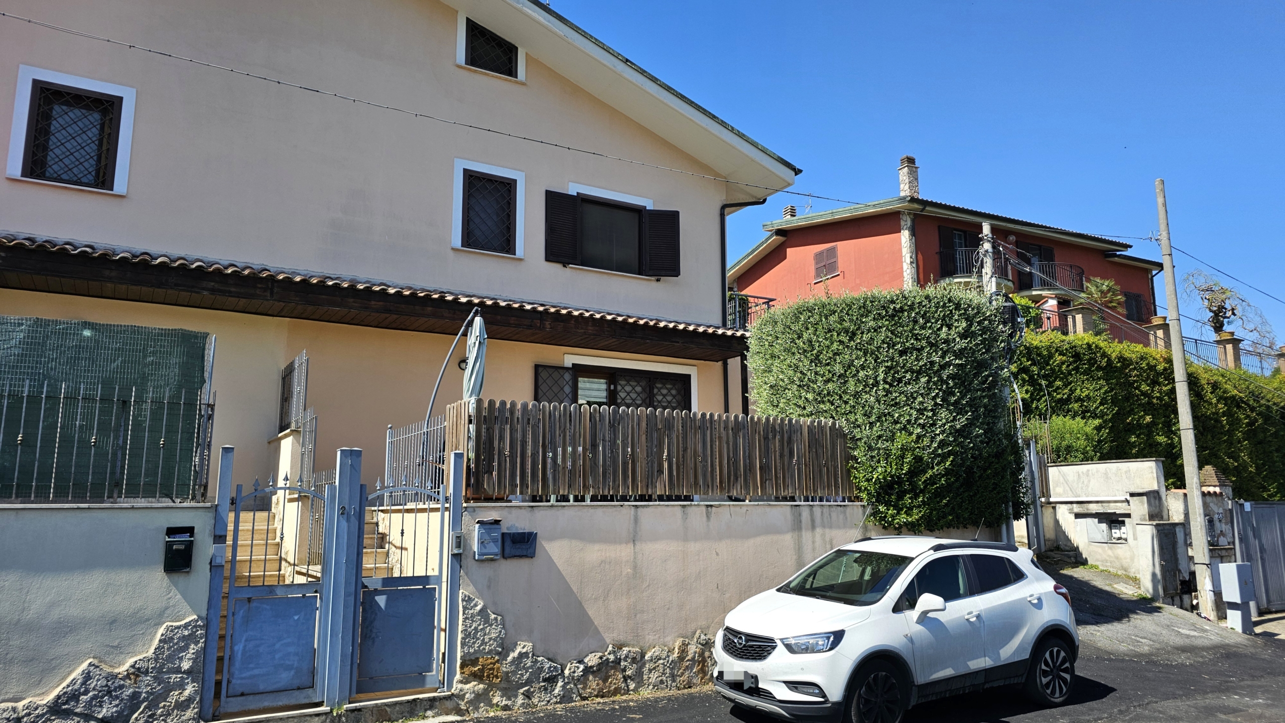 Tipologia Immobile: villa / indipendente / semi indipendente Provincia: roma Comune: guidonia montecelio Località: pichini Indirizzo: Via Francesco Borromini