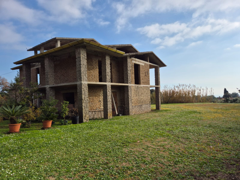 Tipologia Immobile: villa / indipendente / semi indipendente Provincia: roma Comune: velletri Località:  Indirizzo: Via di Contrada Comune